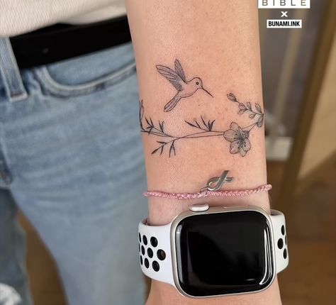 Armband Tattoo Frau, Wrap Around Wrist Tattoos, Butterfly With Flowers Tattoo, Wrist Bracelet Tattoo, Tattoo Fonts Cursive, Wrap Tattoo, Flower Wrist Tattoos, Tattoo Wrist, Wicked Tattoos