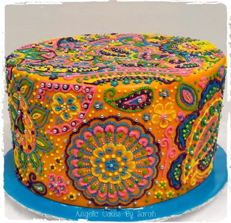 Dholki Cake Ideas, Mehndi Cake Ideas, Mehendi Cake, Henna Cake Designs, Bollywood Cake, Indian Cakes, Mandala Cake, Mehndi Cake, Henna Cake