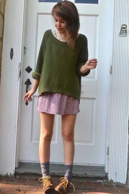 Sweater Over Dress, Beverly Marsh, Hipster Mens Fashion, School Looks, Indie Fashion, Flower Child, Short Skirt, Show Off, Fashion Sense