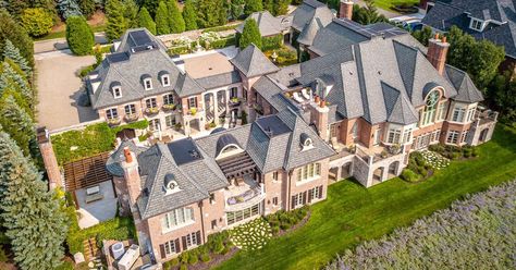 Bloomfield Hills mega-mansion includes two-story library, eight-car garage #Detroit #Michigan #RealEstate Huge Mansions, Mansion Exterior, Huge Houses, Mansion Floor Plan, Dream Mansion, Mega Mansions, Mansions For Sale, Castle House, Italian Villa