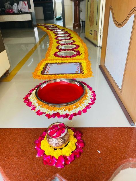 Pagla Decoration, Flower Pathway, Kanku Pagla, He Hit Me, Grah Pravesh, Welcome Rangoli, Rangoli Flower, Mandir Decoration, Welcome Home Decorations