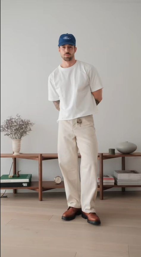 White Polo Outfit Men, Cream Pants Outfit Men, Cream Outfit Men, Colombian Outfits, Chino Pants Men Outfits, Cream Pants Outfit, Daniel Simmons, Interview Suits, Outfits Con Camisa