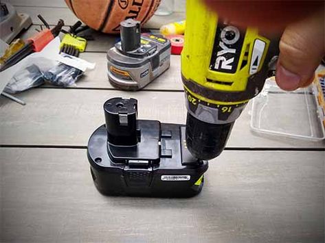 Ryobi Battery Charging Station, Ryobi Drill, Ryobi Power Tools, Cordless Drill Batteries, Battery Hacks, Ryobi Battery, Basic Electrical Wiring, Tool Box Diy, Ryobi Tools