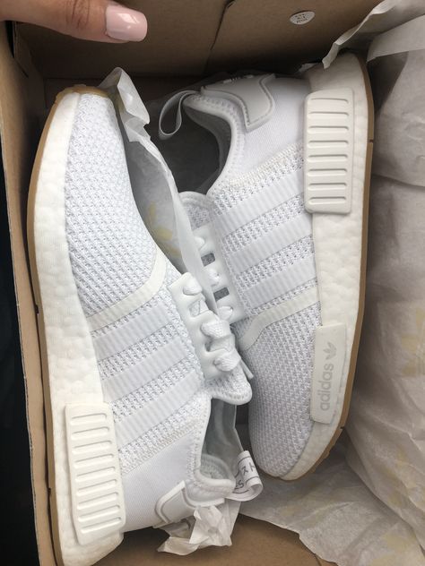 White Nmd, Nmd R1, Clothing Styles, Things To Buy, Adidas Sneakers, Active Wear, Adidas, Fashion Outfits, Sneakers