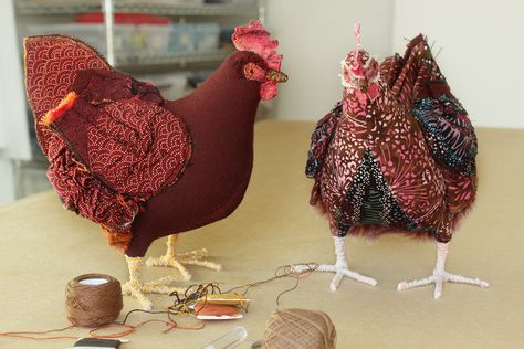 Chicken Pattern Free, Chicken Sewing Pattern, Textile Birds, Pet Chicken, Chicken Ranch, Chicken Crafts, Chicken Pattern, Purse Crafts, Paper Birds