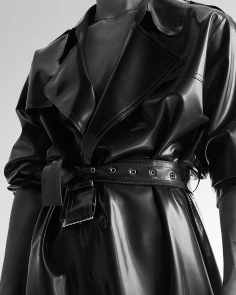 Mode Mantel, Fashion Photography Inspiration, Leather Trench Coat, Alternative Outfits, 인물 사진, Edgy Outfits, Office Outfits, Leather Coat, Outfit Inspirationen