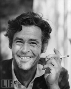 The extraordinary actor Robert Ryan. Rarely seen smiling in his roles. Robert Ryan, Best Supporting Actor, Film Stars, Character Actor, Face Men, Vintage Film, Classic Movies, Classic Hollywood, Old Internet