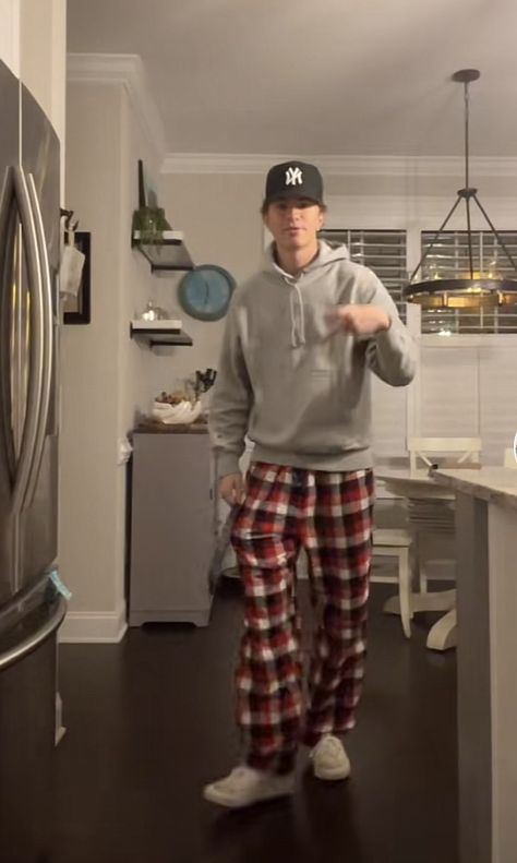 Pajama Pants Outfit For School Men, Pajama Outfits Men, Mens Pjs Aesthetic, Frat Boy Aesthetic Outfits, Pjs Outfits Men, Pajama Pants Outfit Men, Pajama Outfit Men, Mens Pajamas Aesthetic, Male Pajamas Aesthetic