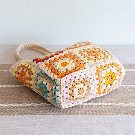 Sunflower Purse, Granny Square Tote Bag, Granny Square Tote, Crochet Granny Square Tutorial, Granny Square Haken, Handbags Handmade, Crochet Backpack, Womens Crochet Patterns, Crochet Bag Tutorials