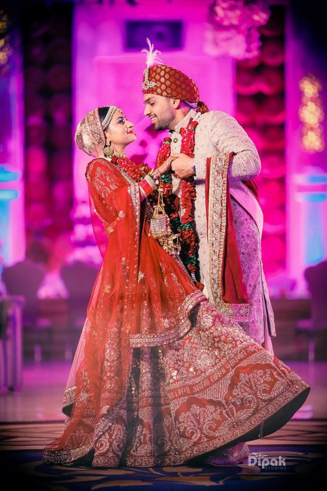 Hindu Wedding Photos, विवाह की दुल्हन, Pose Pengantin, Bride Groom Photoshoot, शादी की तस्वीरें, Bride Groom Poses, Indian Bride Poses, Indian Bride Photography Poses, Indian Wedding Poses