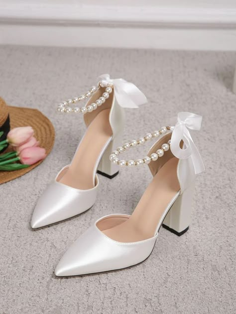 Closed Toe Wedding Shoes, Elegant Shoes Heels, White Heels Wedding, Bride Heels, Pearl Wedding Shoes, Hak Tinggi, Pretty Heels, Elegance Wedding, Pearl Shoes