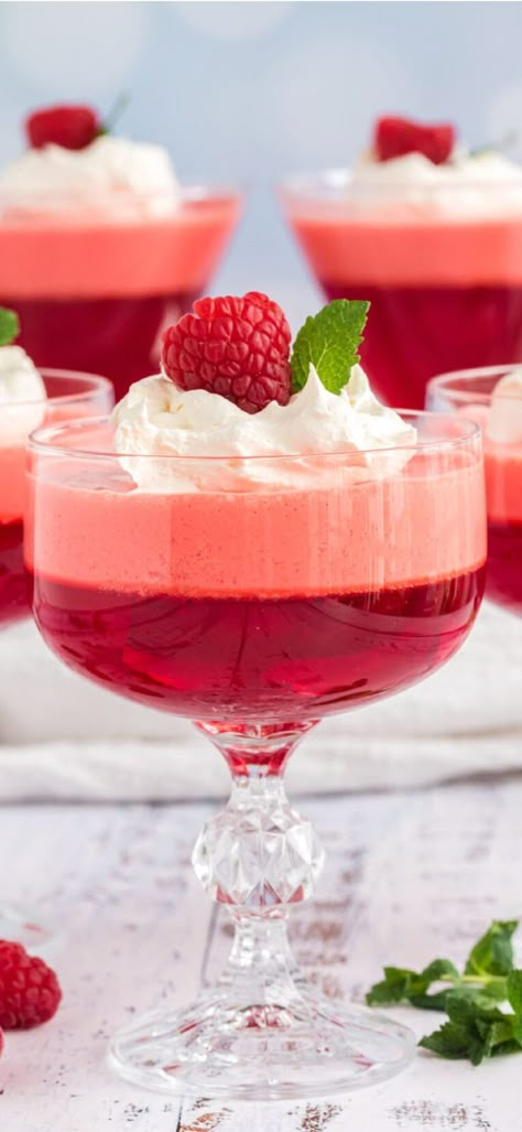 Jelly Recipes Desserts, Creamy Jello, Jello Parfait, Jello Deserts, Raspberry Jello, Dessert Cups Recipes, Jello Dessert Recipes, Gelatin Recipes, Sugar Free Jello