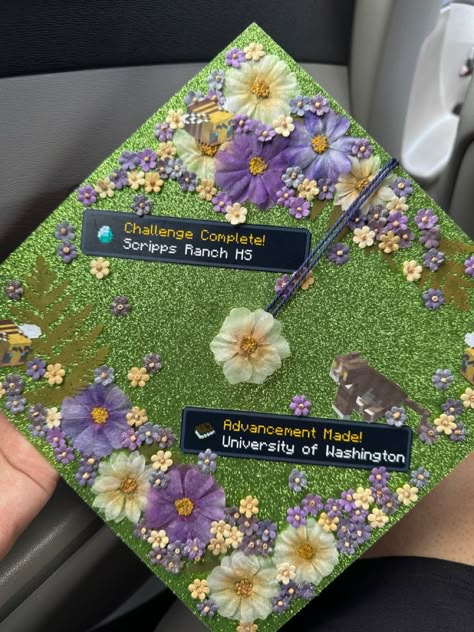 Grad Hat Decoration Ideas, Pop Culture Graduation Cap, Graduation Cap Unique, Cap Decoration Graduation Minecraft, Grad Cap Minecraft, Heathers Graduation Cap, Minecraft Graduation Cap Ideas, Steven Universe Grad Cap, Space Themed Graduation Cap