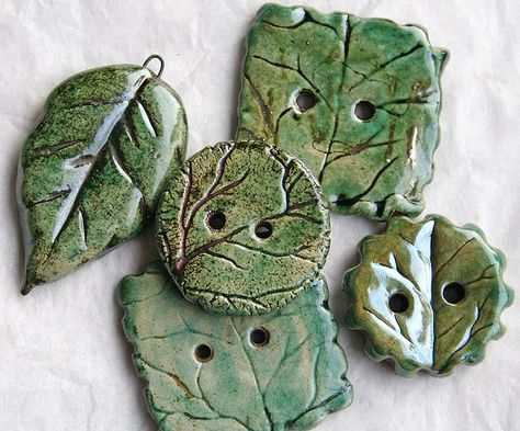 Clay Buttons, Ceramic Buttons, Button Art, Button Crafts, Ceramic Jewelry, Polymer Clay Beads, Clay Ceramics, Ceramic Beads, Clay Pottery