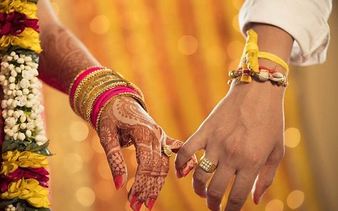 Shadi Aesthetic, Marriage Hand, Hindu Marriage, Monsoon Wedding, Wedding Dates, Mumbai Wedding, Photo Stills, Indian Marriage, Grand Wedding