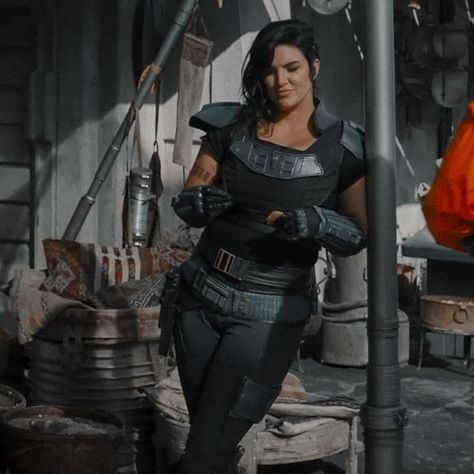 The Mandalorian Cara Dune, Mandalorian Collage, Cosplay Poses, Gina Carano, Cara Dune, Resident Evil Girl, Original Tv Series, Evil Girl, Mma Women