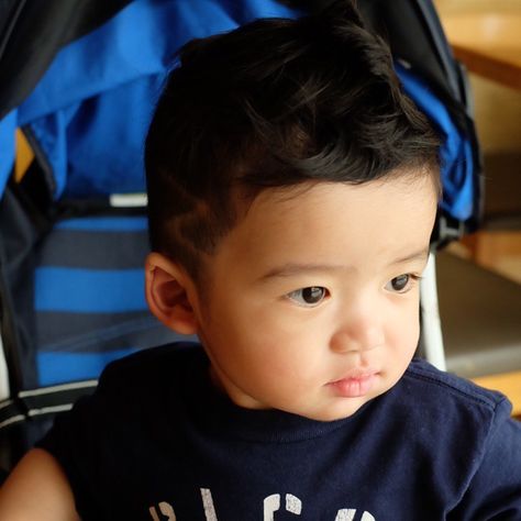 Baby's First Haircut: 19 Super Cute Styles – HairstyleCamp Boys Haircuts Medium, Baby Boy Haircut Styles, Baby Boy First Haircut, Baby Boy Haircut, Boys First Haircut, Muslim Baby Boy Names, Hispanic Babies, Boys Haircut Styles