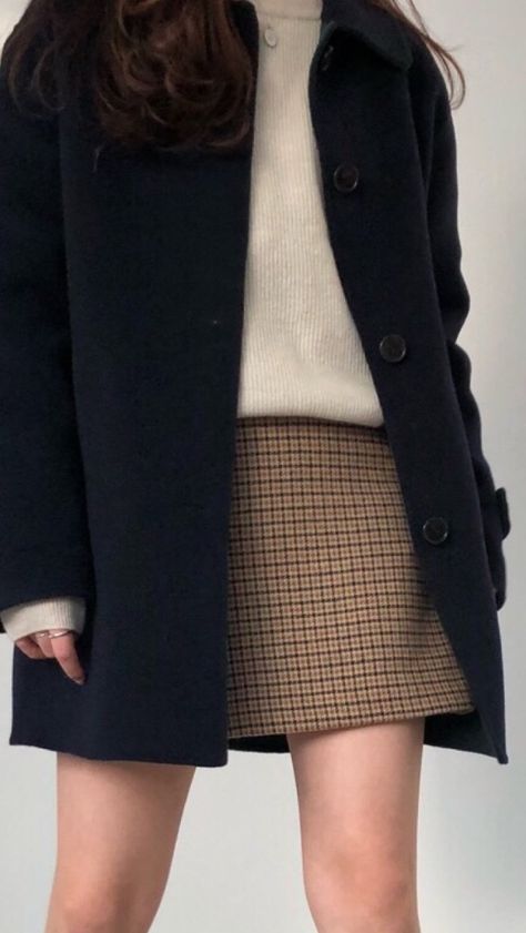 American Ivy Style Women, 2023 Winter Business Casual, Business Wear Aesthetic, Academic Style Women, Classy But Edgy Outfits, Brown Tweed Skirt, Academia Dress, Hobeika Couture, 2018 Style