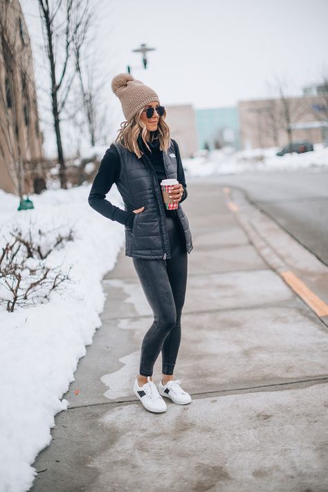 How To Style Faux Leather Leggings How To Style Faux Leather Leggings, Style Leather Leggings, Norway Trip, Faux Leather Leggings Outfit, Leggings Outfit Winter, Leather Leggings Outfit, Black Leggings Outfit, Fashion Goals, Leggings Outfit