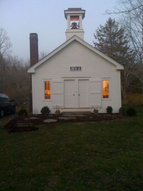 Forest Homestead, Antique School Desk, Room Country, Country School, Old Country Churches, Road House, Old School House, Mini Houses, School House Rock