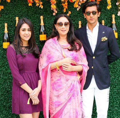 Princess Diya Kumari, Princess Gauravi kumari & HH Sawai Padmanabh Singh Gauravi Kumari, Diya Kumari, Padmanabh Singh, Best Friends Whenever, Indian Fashion Saree, Royal Look, Indian Aesthetic, Bollywood Celebrities, Beauty Accessories