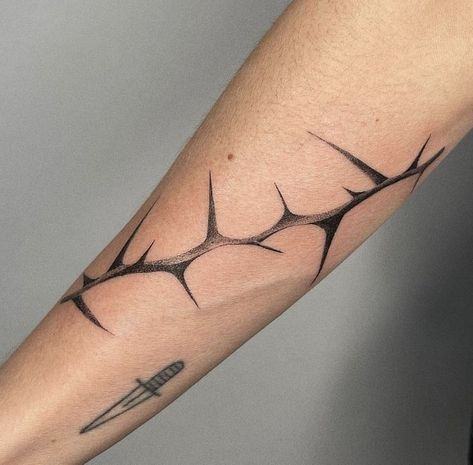 #tattoos #tattooshop #tattoosleeve #tattoosofinstagram #tattoostudio #tattoosnob #tattoosketch #tattoostyle #tattooslove #tattoosrock #tattoostagram #tattoosocial #tattoosociety #tattoosday #tattoosp #tattooselection Thorn Tattoo Design, Overlapping Tattoos, Simple Gothic Tattoos, Thorns Tattoo, Thorn Tattoo, Filler Tattoo, Stitch Tattoo, Hand And Finger Tattoos, Black Rose Tattoos