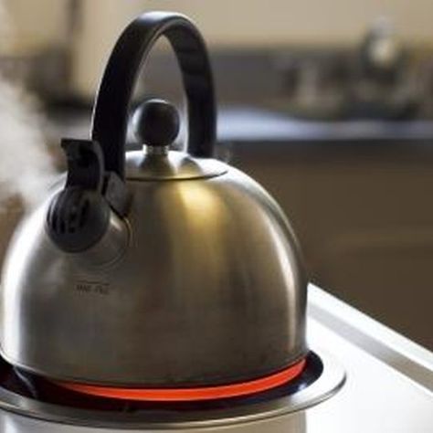 Eddy currents cause steam to whistle as it passes through a small opening atop the kettle's spout.. Herbs Uses, Double Boilers, Boiling Pasta, Natural Repellent, Drinking Hot Water, Ivy Oak, Whistling Tea Kettle, Cooking Soup, Cast Iron Pot