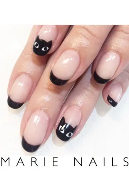 Low Maintenance Beauty, Reverse French Nails, French Tip Manicure, Nail Tip Designs, Negative Space Nails, Being Lazy, Nagellack Trends, Latest Nail Trends, Nail Trend