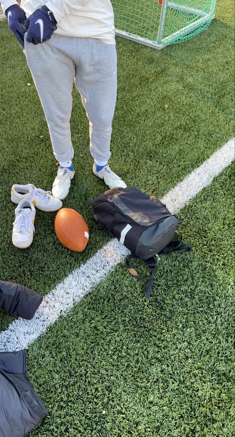 Football Coach Aesthetic, Futbol Americano Aesthetic, Football Player Aesthetic, Flag Football Aesthetic, American Football Aesthetic, Football Boy, Byu Football, Tackle Football, Football Flag