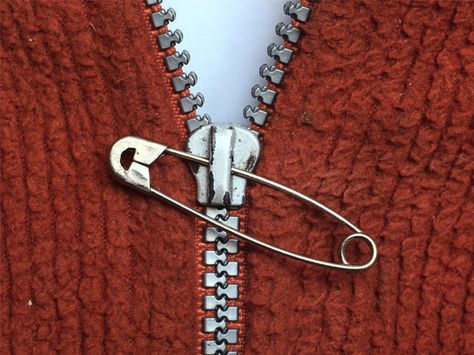 Safety pin hacks -- use to extend a back zipper, fix broken zipper, eliminate static clin more                                                                                                                                                                                 More Fix Broken Zipper, Fix A Zipper, Nail Polish Painting, Loop Knitting, Zipper Repair, Hacks Every Girl Should Know, Broken Zipper, Practical Fashion, Costura Diy