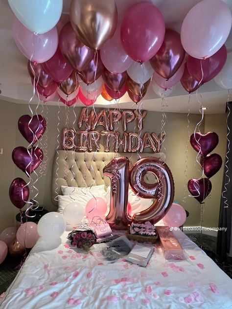 Birthday Room Surprise, 17. Geburtstag, Surprise Birthday Decorations, 18th Birthday Decorations, 21st Bday Ideas, Happy Birthday Decor, Birthday Room Decorations, Birthday Goals, Simple Birthday Decorations