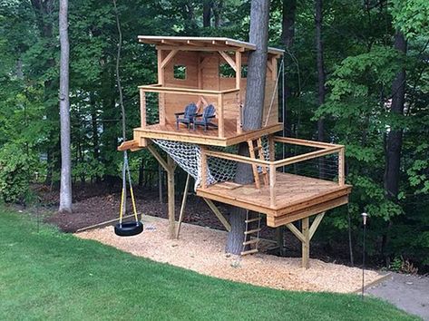 Simple Tree House, Playground Landscaping, Tree House Plans, Tree House Diy, House Tree, Tree House Kids, Diy Playground, Cool Tree Houses, Simple Tree