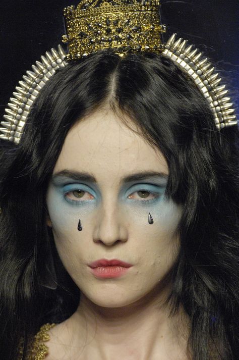 Jean Paul Gaultier Spring 2007 Couture collection, runway looks, beauty, models, and reviews. Drag Make-up, Paul Gaultier Spring, Runway Makeup, Photographie Portrait Inspiration, Blue Makeup, Editorial Makeup, Paul Gaultier, Artistry Makeup, Creative Makeup