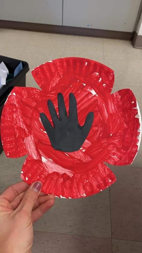 Poppy Kids Craft, Remembrance Day Activity For Toddlers, Montessori Remembrance Day, Rembrance Day Art For Kids, Remembrance Day Nursery Activities, Remembrance Day Toddler Crafts, Poppies Craft For Kids, Rembrance Day Craft, Remembrance Day Toddler Activities