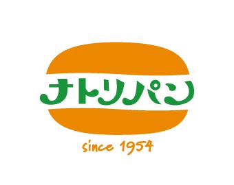 栃木県鹿沼市で、1954年から続くパン店「ナトリパン」のロゴリニューアルを担当させていただきました。お店の看板商品であり代名詞でもあるドックパンをモチーフにしたデザインは、昔も今も、親しみやすくておいしい、心に残るパン作りを行っているナトリパンを表現しています。 Bakery Cafe Logo, Japanese Branding, Japan Dessert, Dessert Logo, Ice Cream Logo, Cafe Logo Design, Japan Logo, Japanese Logo, Food Logo Design