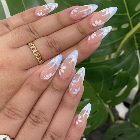 Classy Almond Nails, Greece Outfit, Baby Blue Nails, May Nails, Floral Nail Designs, Daisy Nails, Almond Nails Designs, Pink Acrylic, Uñas Acrilicas