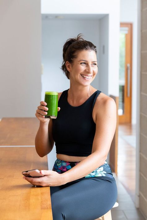 Personal Brand Photoshoot, Woman sitting at kitchen bench in gym wear drinking juice Nutritionist Portrait, Marketing Agency Branding, Photoshoot Business, Lifestyle Photography Women, Photoshoot Branding, Personal Trainer Business, Activewear Photoshoot, Protein Ideas, Health Photography