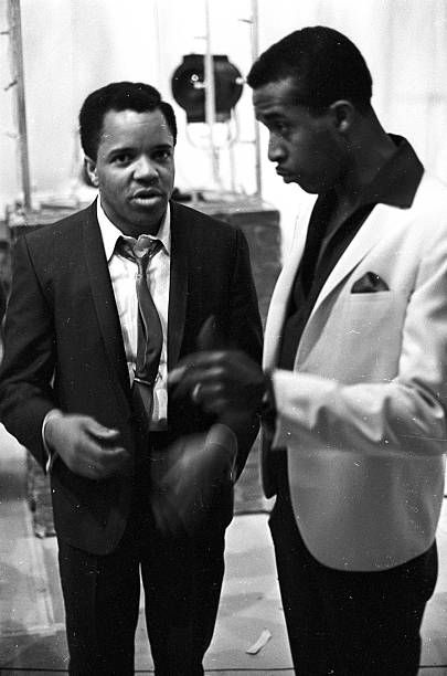 Berry Gordy and Levi Stubb's on the set of TV show 'Hullabaloo' (1965). Motown Singers, Rare Soul, Berry Gordy, Tamla Motown, Soul Artists, Soul Singers, Music Producers, Black Celebrities, Sweet Soul