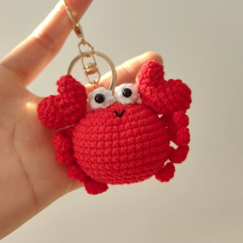 Crochet Crab Plush Keychain Pattern Amigurumi Crab, Crochet Scissors, Crab Crochet, Crochet Amigurumi Keychain, Crab Plush, Crochet Crab, Small Crochet Gifts, Crochet Pour Halloween, Sc Crochet