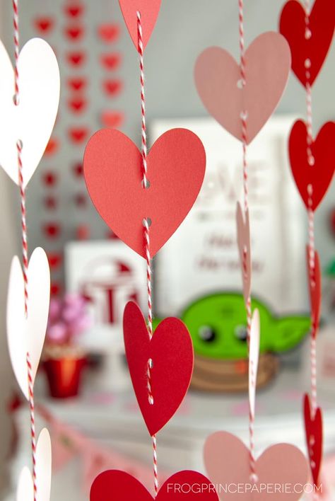 Cricut Valentine, Valentine Paper Crafts, Paper Heart Garland, Valentine Garland, Valentine's Day Decorations, Easy Valentine Crafts, Diy Valentine's Day Decorations, Valentine Craft, Valentine Banner