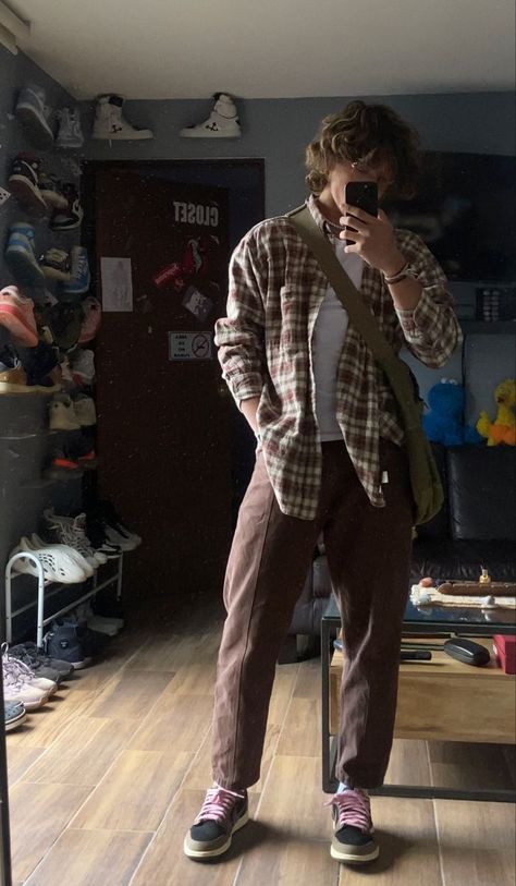 Mens Clothing Styles Flannel, Guys Corduroy Pants Outfit, Hipster Outfits Men Vintage, Outfits With Brown Pants Men, Workwear Fits Mens, Guys Fall Outfits Flannel, Flannels Outfit Men, Flannels Outfit Guys, Hipster Outfits Hombre