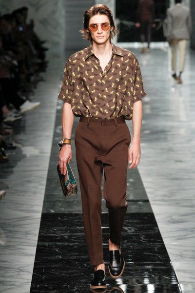 Fendi Spring 2018 Menswear Collection - Vogue 70s Style Men, 70s Summer Fashion, Desert Pool, 70s Fashion Men, Western Outfits Men, 70s Men, Lose Control, Outfits 70s, 70s Inspired Fashion