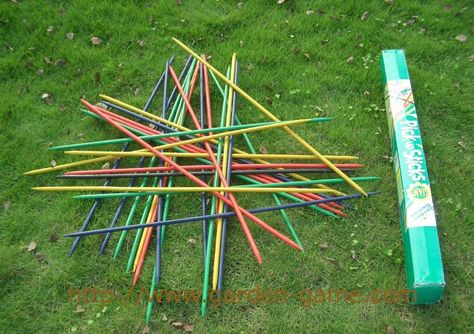 Make me! giant outdoor pick up sticks Giant Board Games, Giant Outdoor Games, Jumbo Games, Gift Hacks, Board Games Diy, Diy Outdoor Weddings, Pick Up Sticks, Winter Survival, Survival Supplies