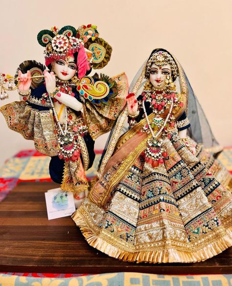 Radha Krishna Poshak Design, Radha Krishna Dress Design, Krishan Pics, Matarani Dress, Radha Krishna Dress, Kanha Ji Dress, Radha Mohan, Krishna Dress, Radha Krishna Holi