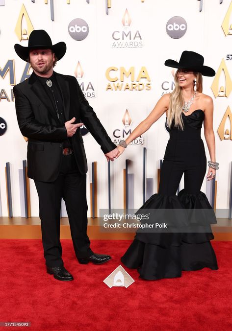 Country Music Awards Outfits, Cma Awards Outfit, Lainey Wilson Concert Outfits, Lainey Wilson Outfits, Orange Shortbread, Western Things, Bailey Hats, Lainey Wilson, Country Music Awards