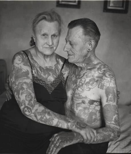 Just do it. | 24 Tattooed Seniors Answer The Question: "What Will It Look Like In 40 Years?" Ta Moko Tattoo, Tattoo Memes, Muster Tattoos, Парные Тату, Old Tattoos, Old Couples, Foto Vintage, Pattern Tattoo, Old People