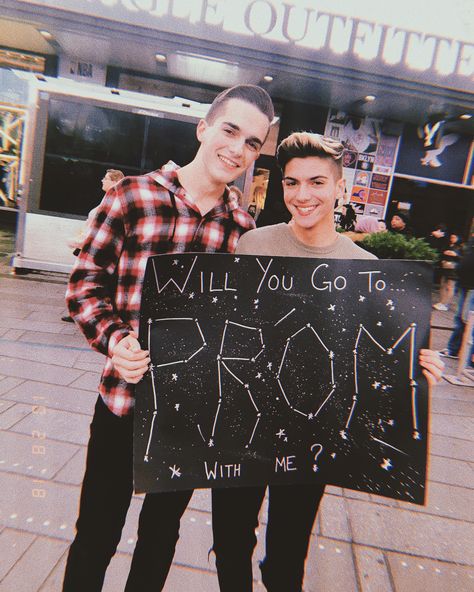 Space Promposal, Prom Checklist, Prom Prep, Hoco 2023, Prom Pictures Group, Prom Tips, Cute Prom Proposals, Prom Pictures Couples, Prom Goals