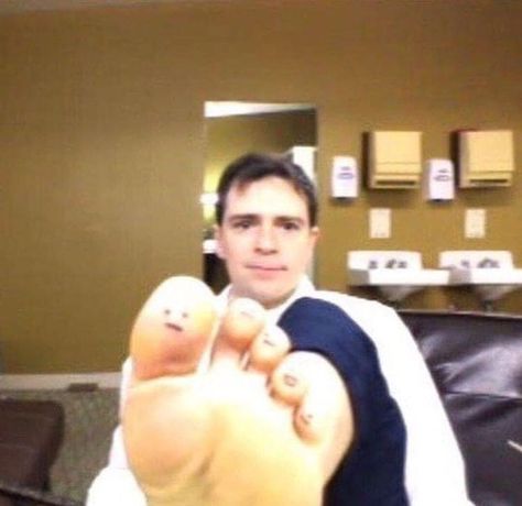 I look just like stinky feet Rivers Cuomo, Driving Home, Car Driving, Weezer, Radiohead, My Car, The Story, Funny