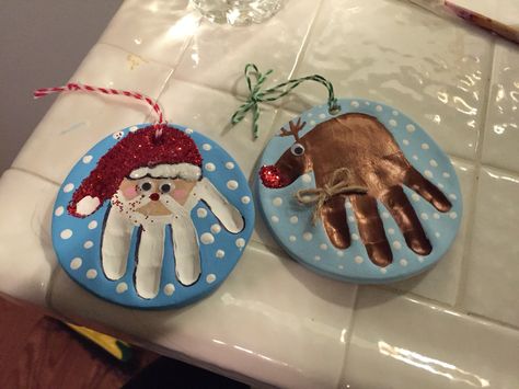 Baby Footprint Clay Christmas, Air Clay Ornaments Kids, Baby Hand Ornament, Air Dry Clay Ornaments Baby, Air Clay Christmas Ideas, Air Dry Clay Baby Hand Prints, Air Dry Clay Handprint Ornament, Airdry Clay Xmas Ornaments, Air Dry Clay Christmas Decorations Kids