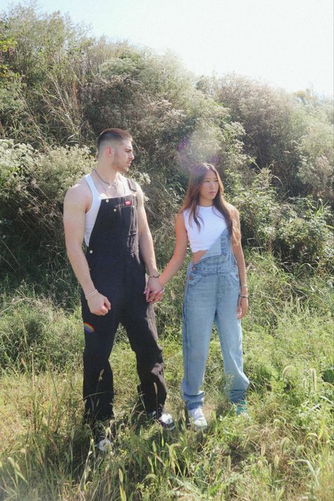 Overall Photoshoot, Photoshoot Field, Field Photos, Photoshoot Couple, Couple Photoshoot, Couple Poses, Couples Photoshoot, Couple Posing, Overalls